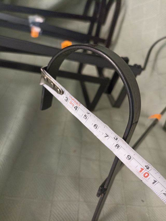 4 soportes jardinera de hierro negro.