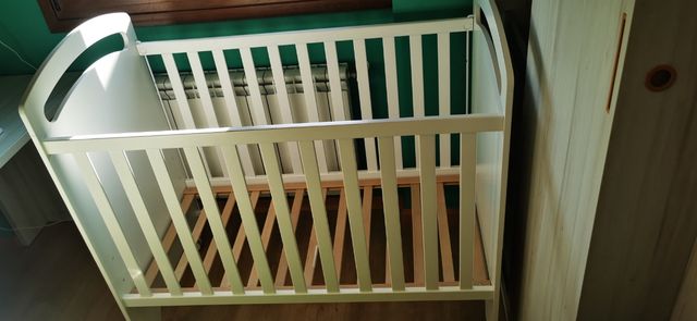 Cuna Micuna Bubu y colchón.