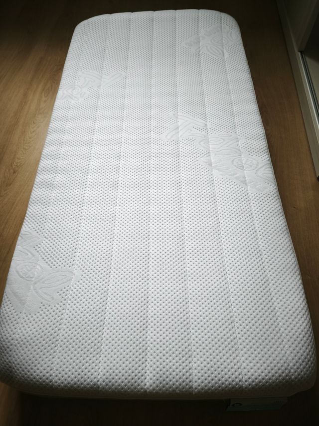 Cuna Micuna Bubu y colchón.