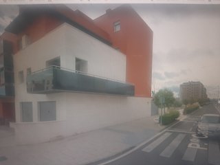 PASEO DEL QUEILES.MERCADONA, CLINICA SAN MIGUEL