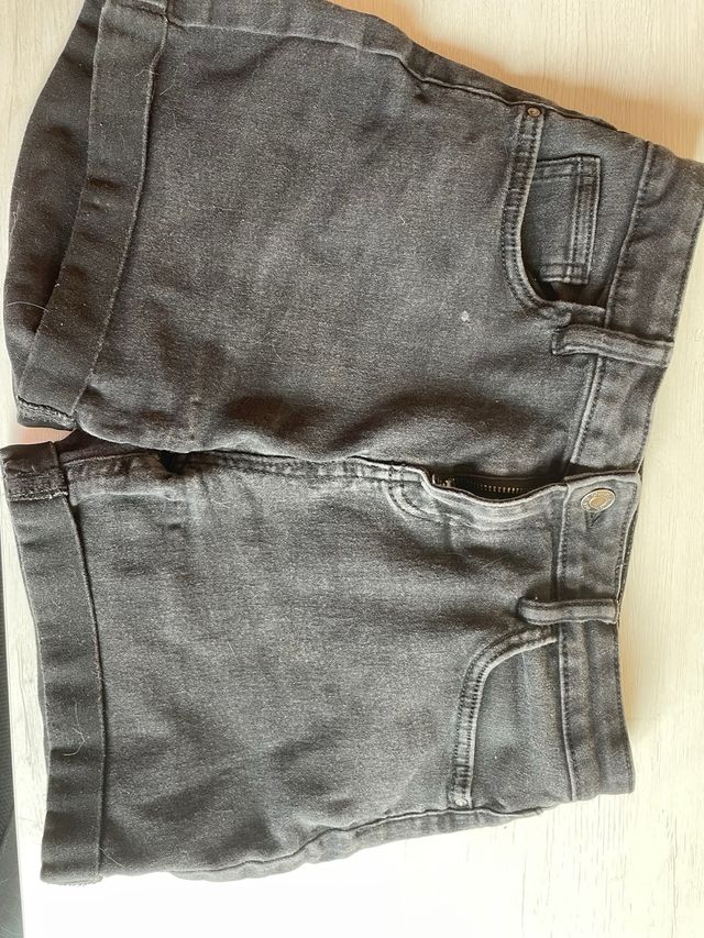 Vaqueros cortos, negros