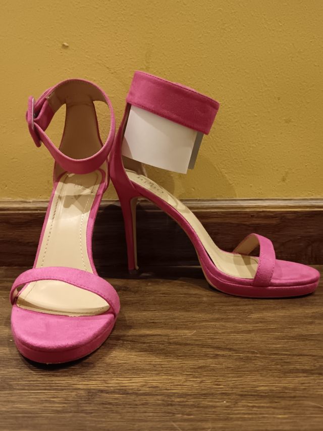 Sandalias tacón fucsia
