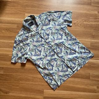 Camisa hawaiana L