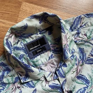 Camisa hawaiana L