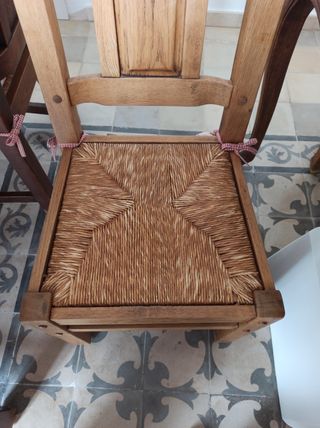Sillas y mesa de roble macizo en Madrid