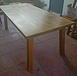 Sillas y mesa de roble macizo en Madrid