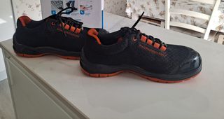 Zapatos de seguridad como nuevos