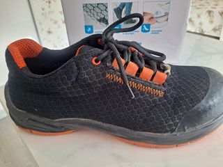 Zapatos de seguridad como nuevos