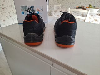 Zapatos de seguridad como nuevos