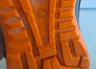 Zapatos de seguridad como nuevos