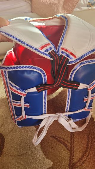 Peto y casco de takwondo