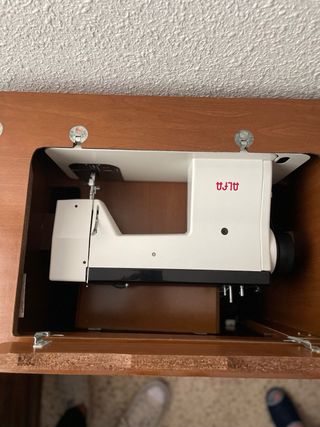 Máquina de coser Alfa 3742