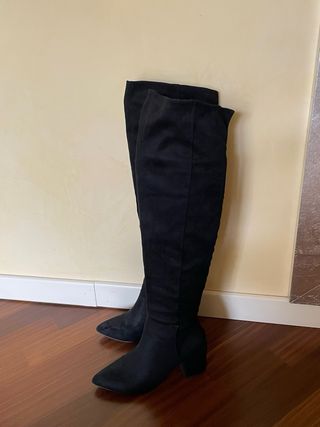 Stivali sopra il ginocchio scamosciati