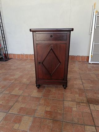 Mobiletto antico in legno