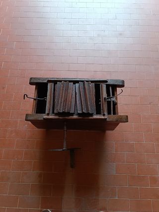 Sgranatoi antico con base in cristallo