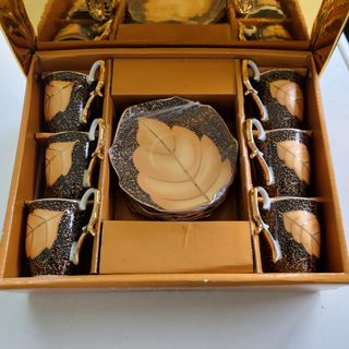 Tacitas de café con plato de Da Vinci