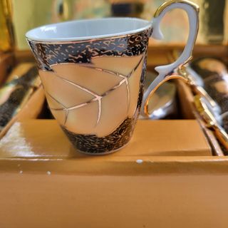 Tacitas de café con plato de Da Vinci