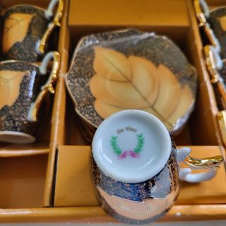 Tacitas de café con plato de Da Vinci