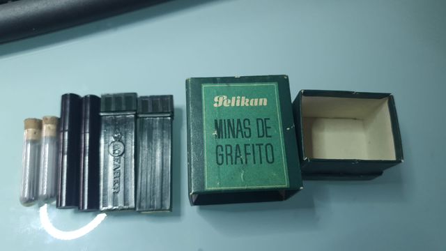 ANTIGUA CAJA DE MINAS DE GRAFITO PELIKAN