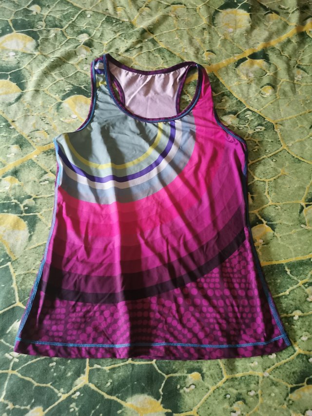 T 36 Desigual, camiseta deportiva elástica
