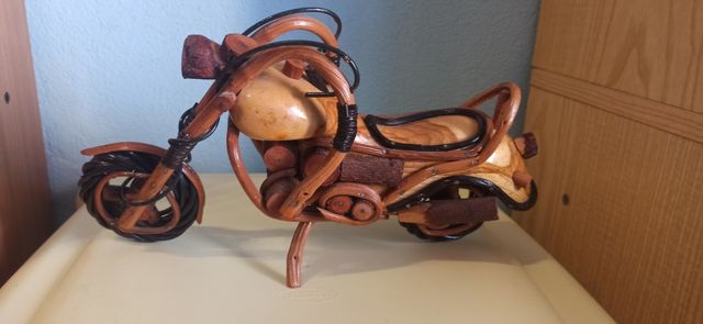 Moto Harley-Davidson in legno
