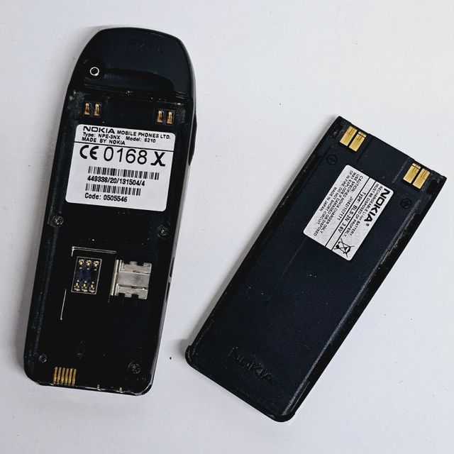 Teléfono Nokia 6210