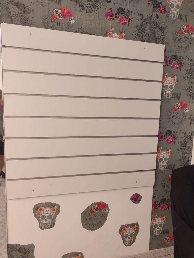 Paneles, estanterías