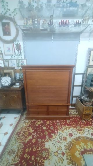 Mueble TV con persiana