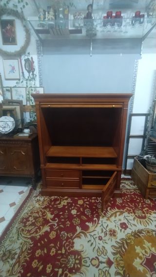 Mueble TV con persiana