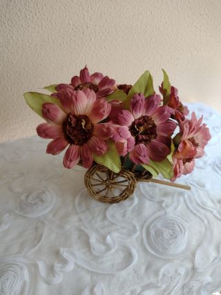 ADORNO CARRITO CON FLORES