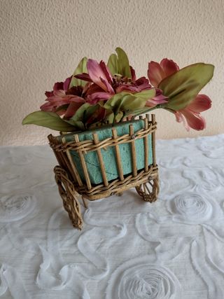 ADORNO CARRITO CON FLORES