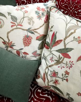 Seta ricamata GP & J Baker