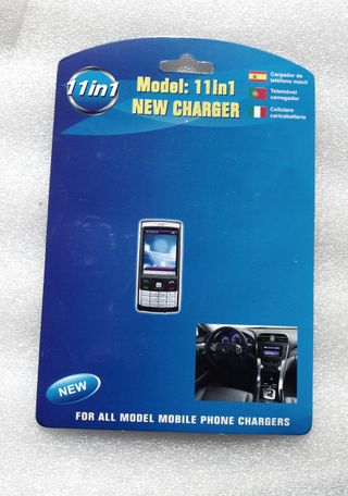 CARICATORE UNIVERSALE CELLULARI 11 IN 1