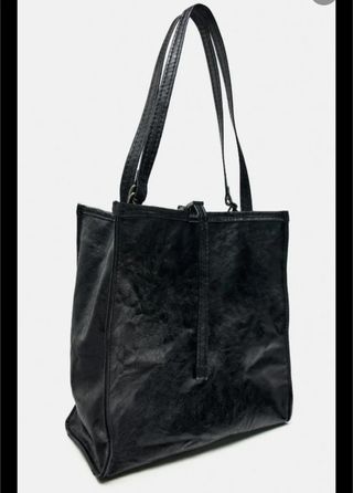 Bolso de hombro con asas en negro efecto arrugado