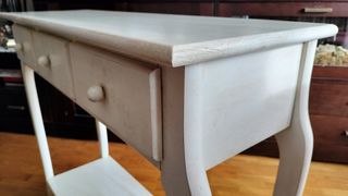 Consola blanca decapada