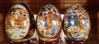 Uova orientali in ceramica