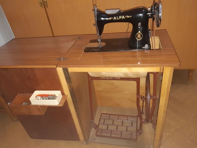 Máquina coser antigua