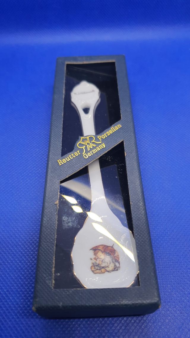 Cucharilla porcelana Reutter. Alemania.
