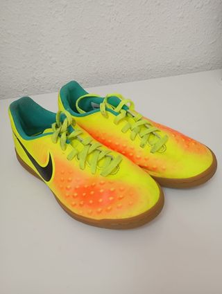 Zapatillas de futbol Nike talla 35.5