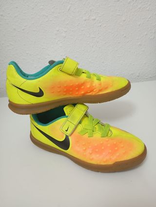 Zapatillas de futbol Nike talla 13.5