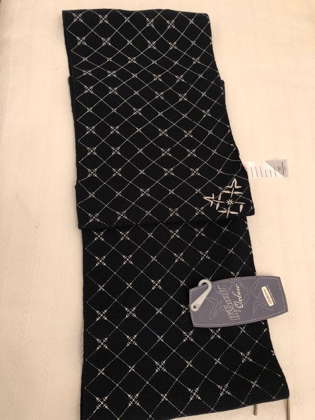 Bufanda en color blanco y negro nueva con etiqueta