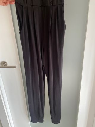 mono negro detalles dorados 38