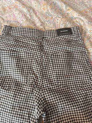 Pantalón cuadros Stradivarius