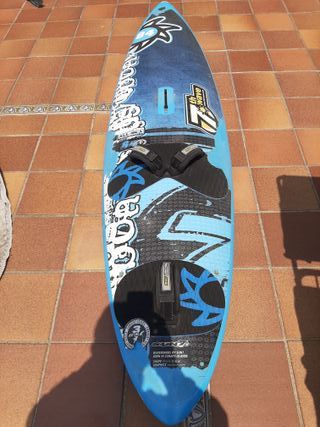 Tabla windsurf 7thwave 84 trifin con funda