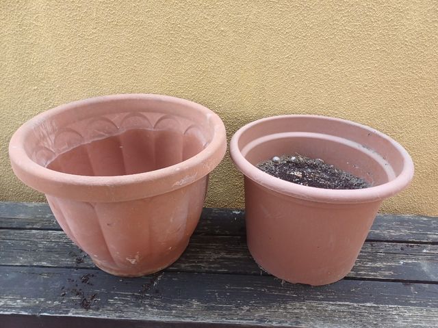 Lote de 2 maceteros grandes