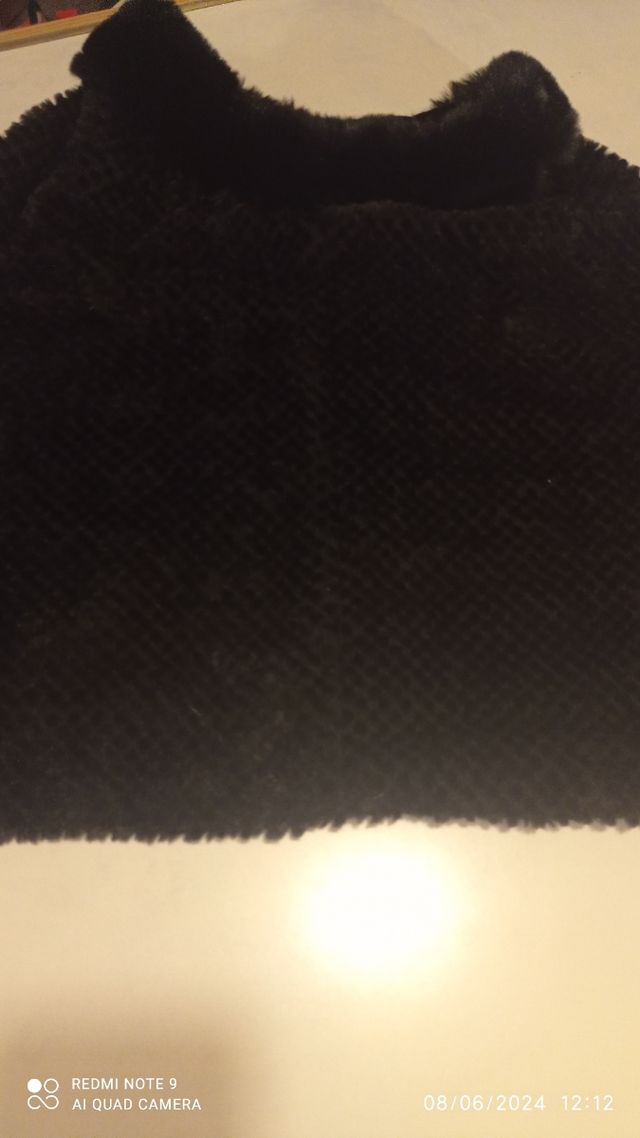 Poncho com gola em pêlo