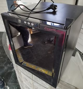 Nevera pequeña CAVANOVA CV0016