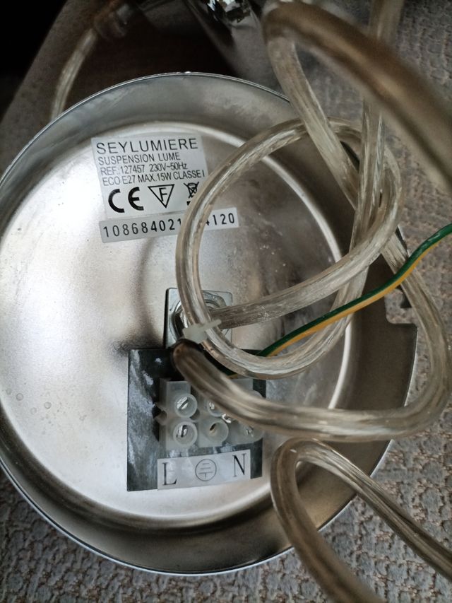 Lámpara con forma de bombilla 💡