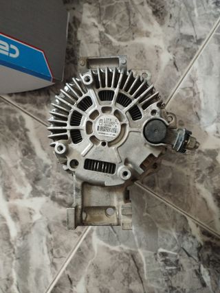 Se vende alternador de Mazda 6 1.8i