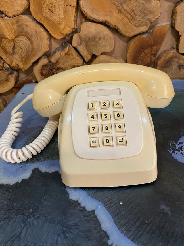 Teléfono antiguo